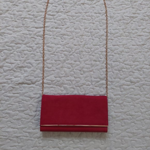 (2 for 25$) Dark red crossbody clutch with gold detailing from Aldo - Picture 2 of 7